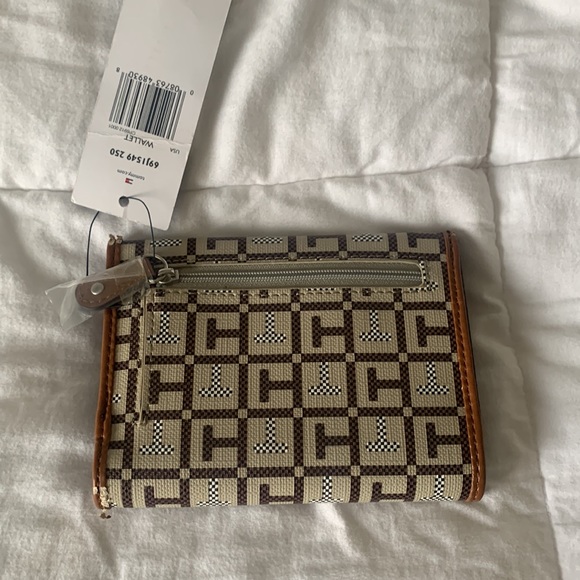 Women’s Tommy Hilfiger wallet - Picture 2 of 3